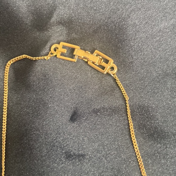 ✨GIVENCHY “G” NECKLACE - Picture 4 of 4